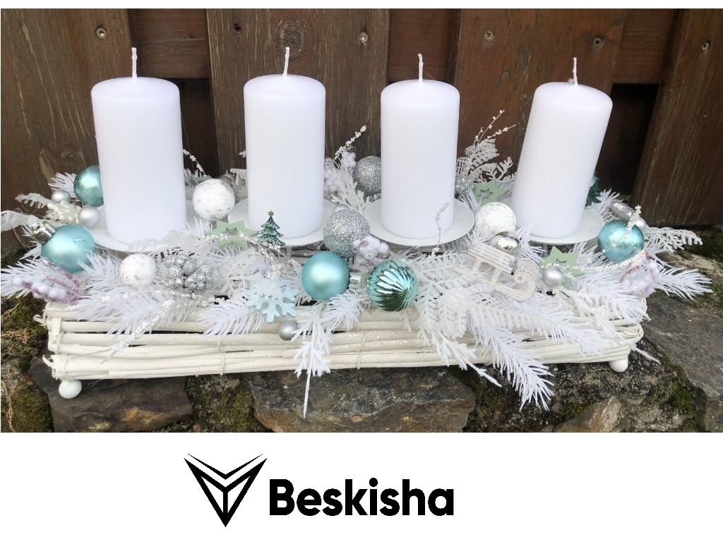 Adventní svícen 2022 s LED světelným řetězem
